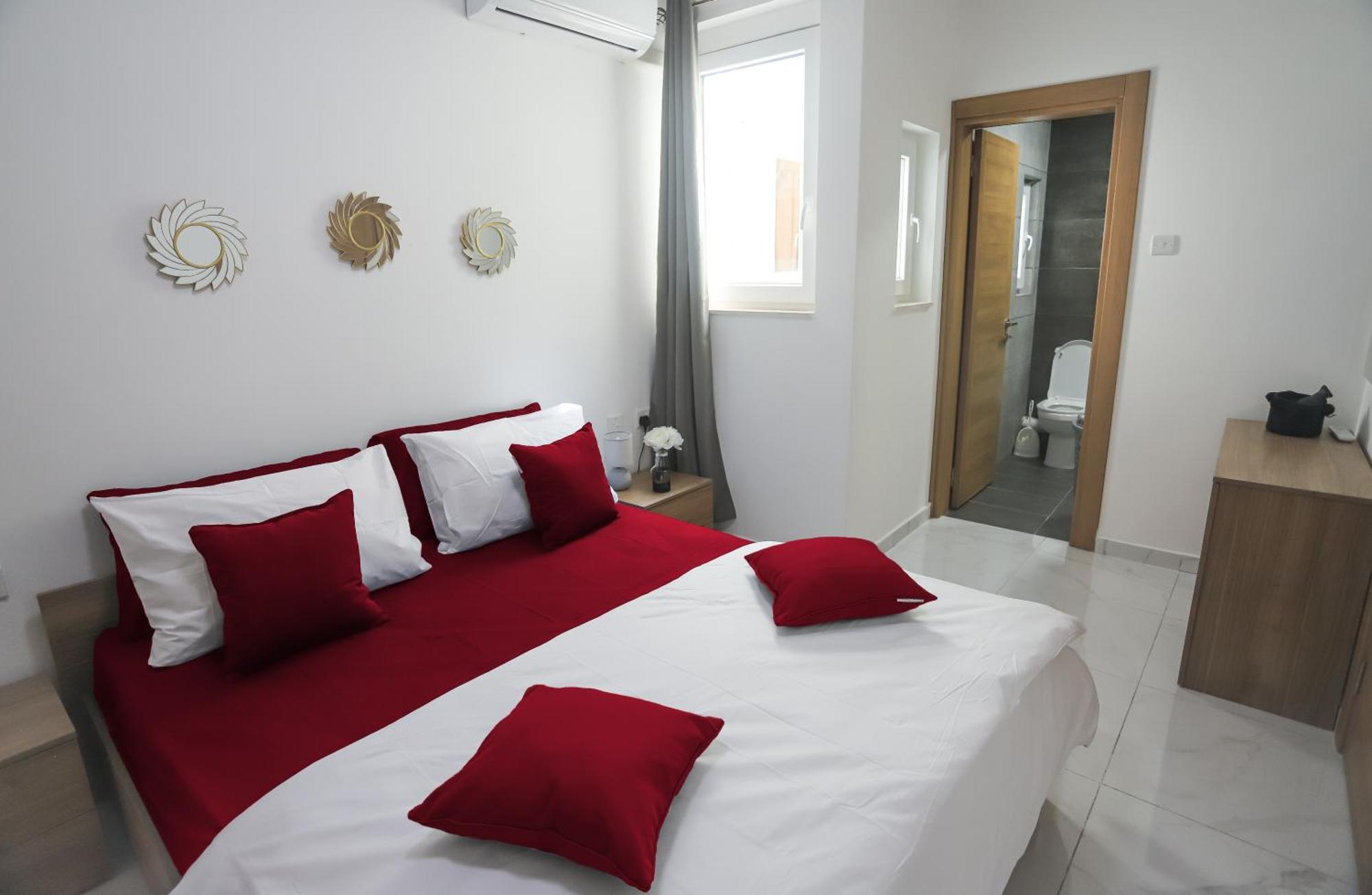 Economy Bedroom With Private Bathroom, Area St Julians - 3 Mins Seafront - Shared Common Area Pensión San Julián